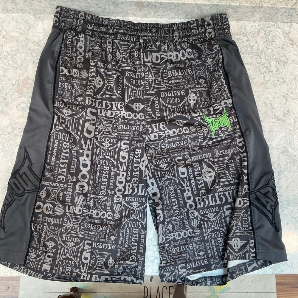 Tapout Shorts All Over Print MMA Underdogs Black Gray Mens Size Large Embroider